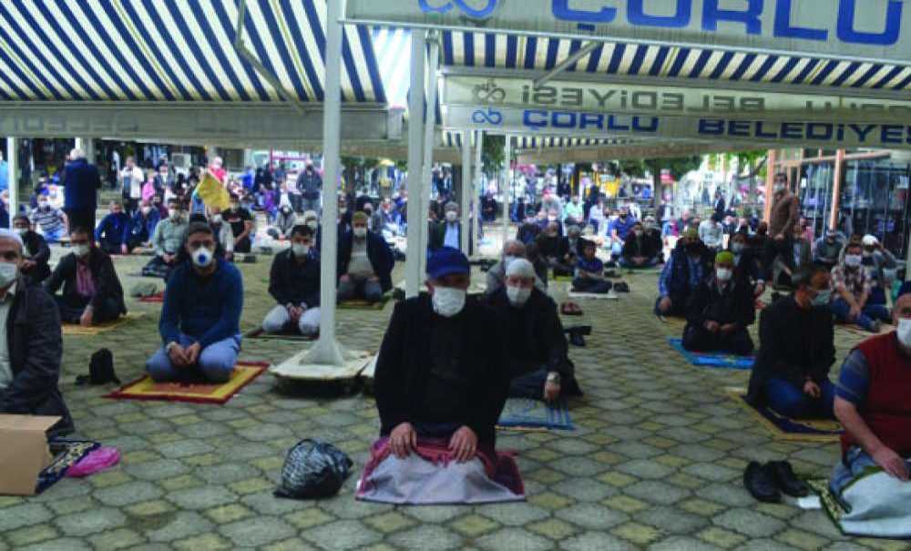 74 Gün Sonra İlk Namazlar Kılındı