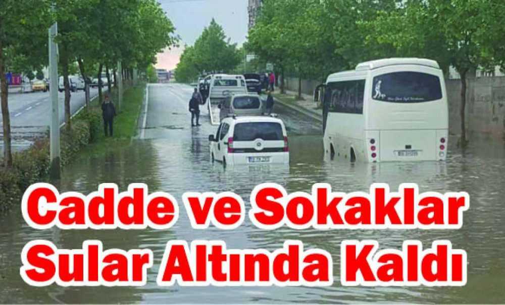 Cadde Ve Sokaklar Sular Altında Kaldı