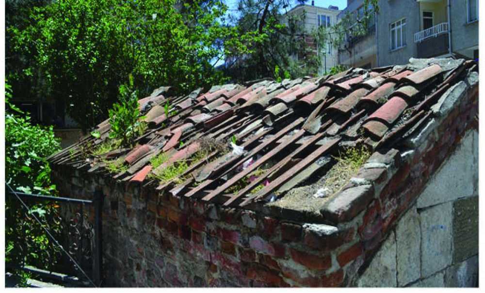 Tarihi Çeşmenin Bahçesi Rengarenk Kendisi Döküntü