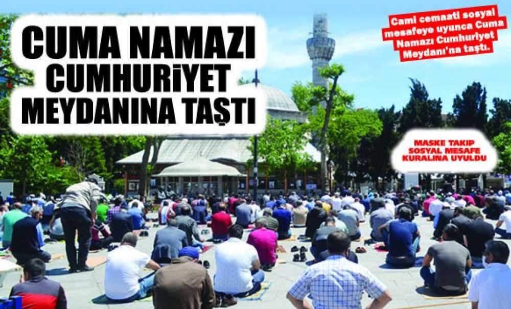 Cuma Namazı Cumhuriyet Meydanına Taştı