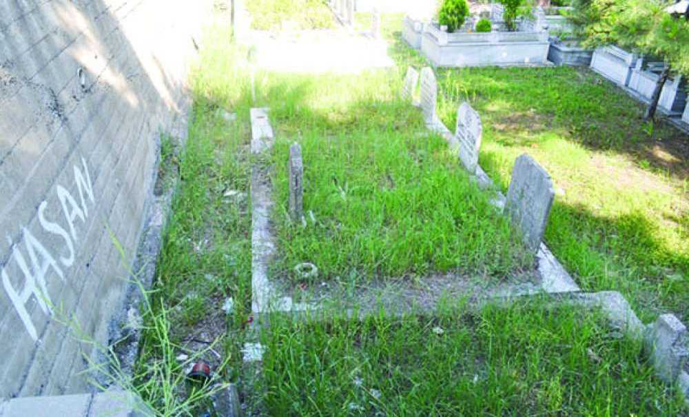 Mezarlığın Bakımsızlığı Dikkat Çekti