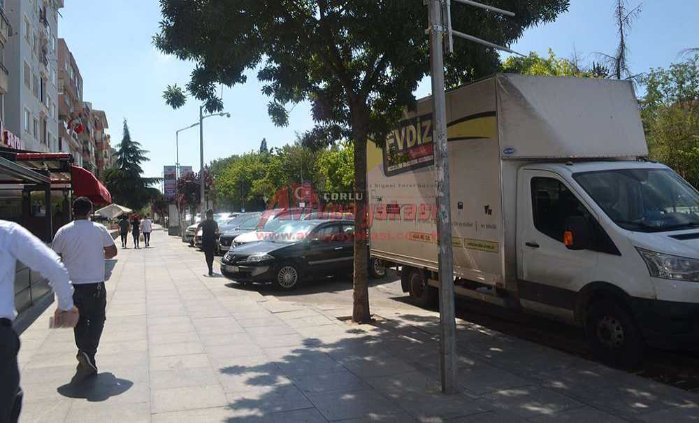 Durak Mı Otopark Mı?