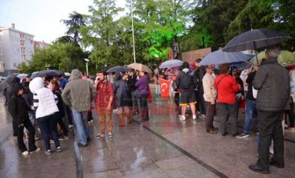 Vatandaşları Yağmur Durdurmadı