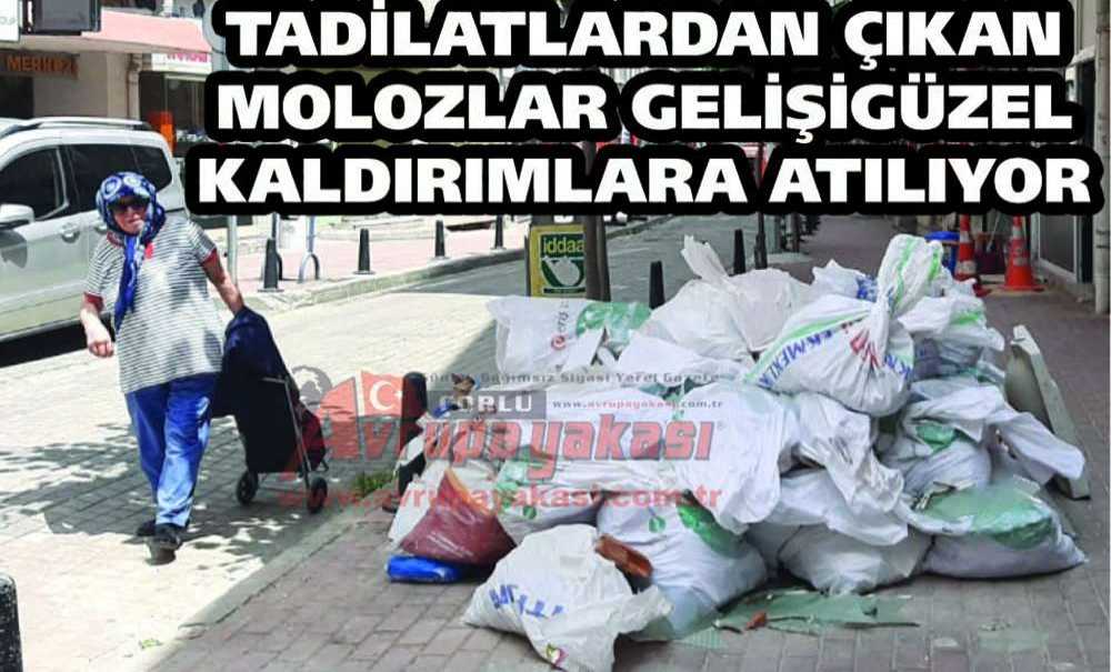 Tadilatlardan Çıkan Molozlar Gelişigüzel Kaldırımlara Atılıyor