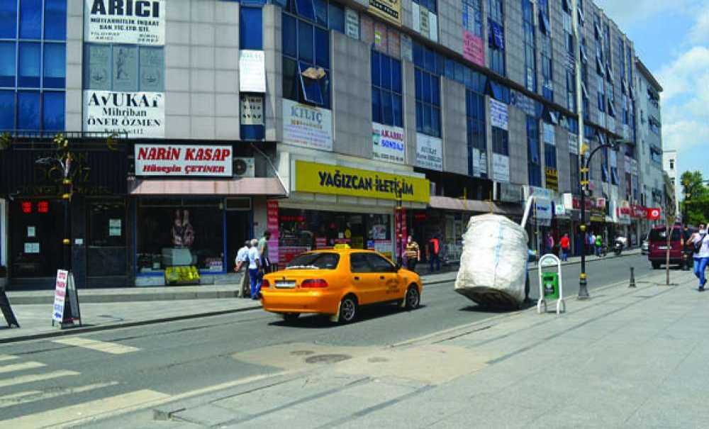 Çekçekçi, Trafiği Alt Üst Etti