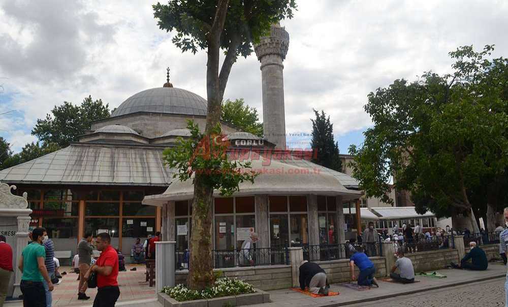 Cuma Namazı Aylar Sonra Cami İçinde Kılındı