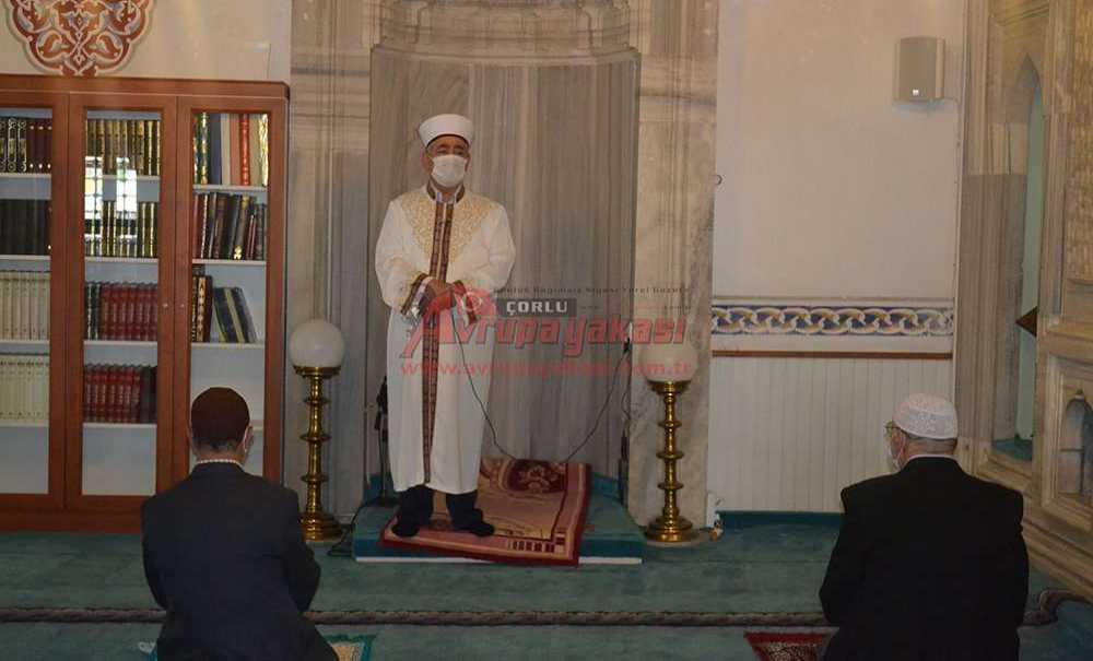 Cuma Namazı Aylar Sonra Cami İçinde Kılındı