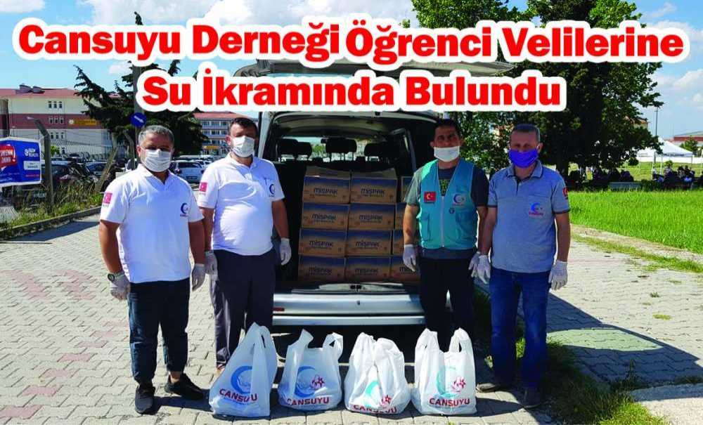 Cansuyu Derneği Öğrenci Velilerine Su İkramında Bulundu