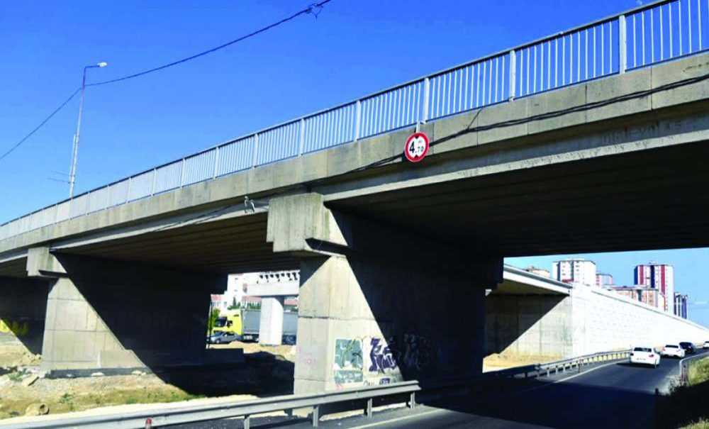 Köprünün Yıkımına Başlandı