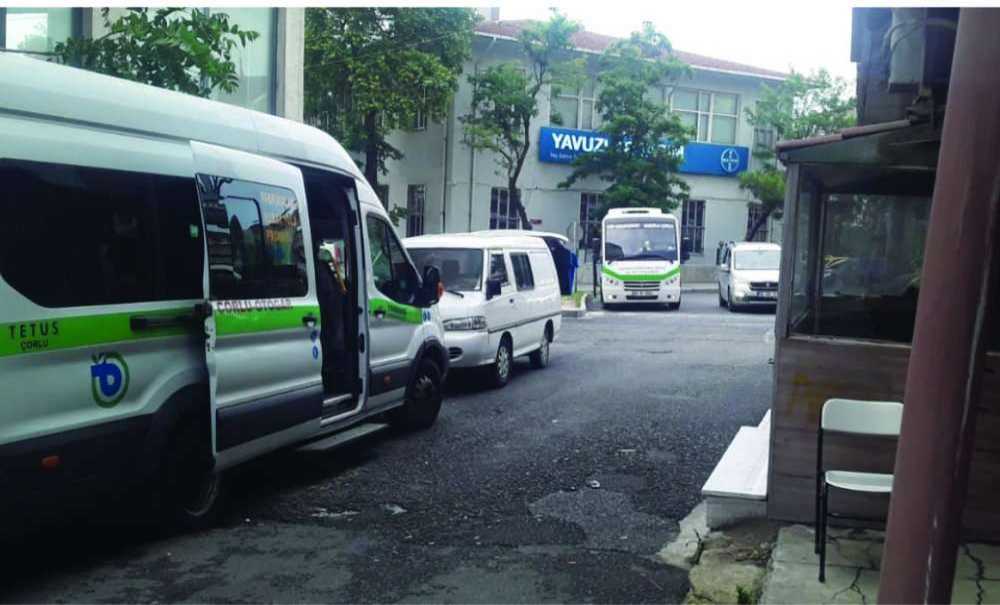 Borsa Meydanı'ndaki Minibüsçüler Dertli