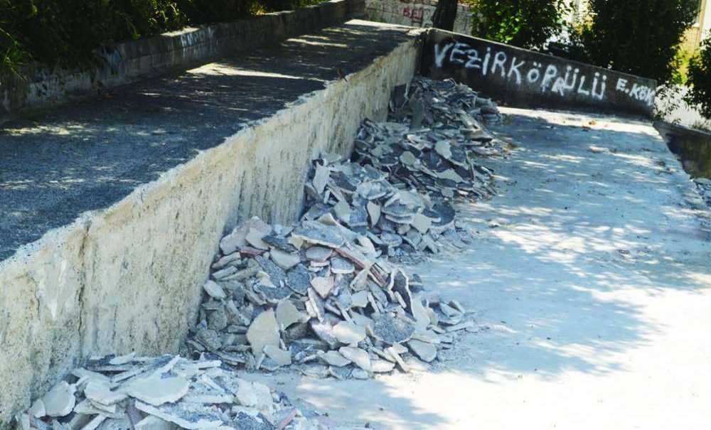 Amfi Tiyatro İçin Kollar Sıvandı