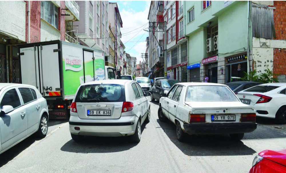 Arka Sokaklarda Trafik Felç Oluyor