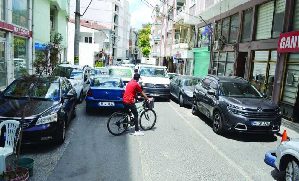 Arka Sokaklarda Trafik Felç Oluyor