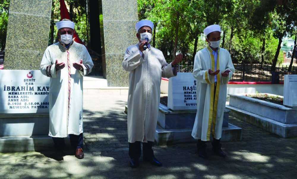 Şehitlikte Tören Düzenlendi