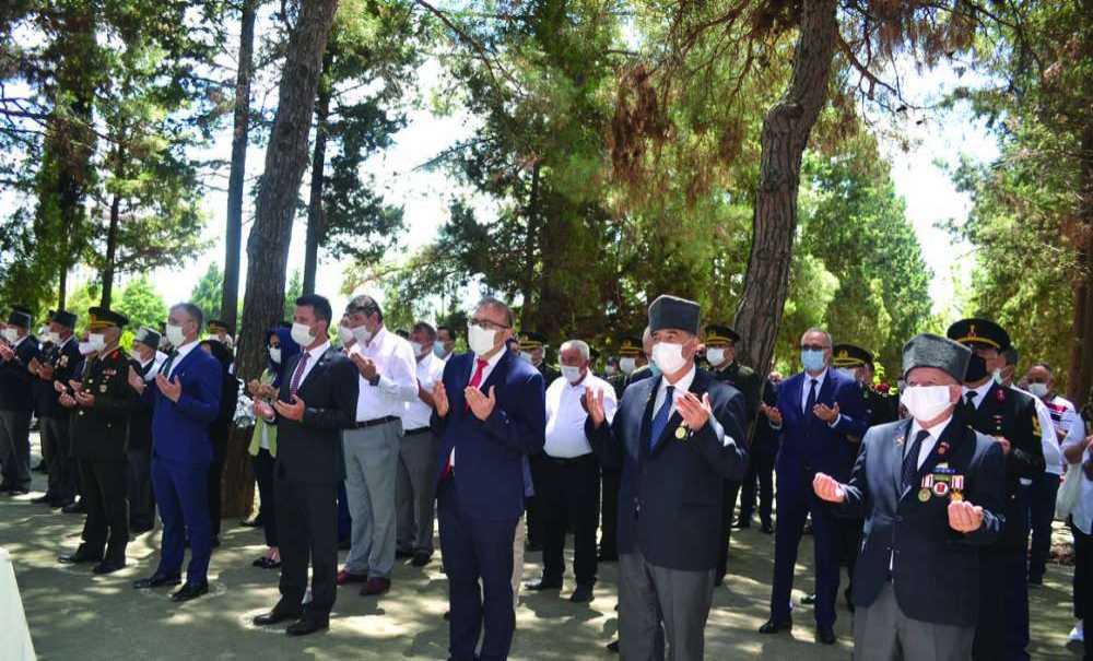 Şehitlikte Tören Düzenlendi