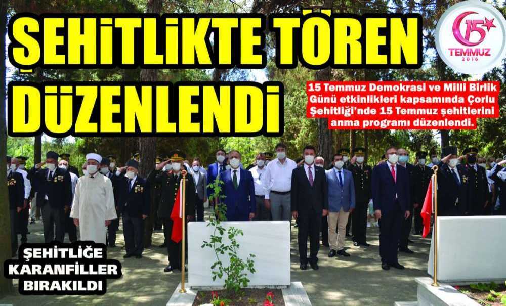 Şehitlikte Tören Düzenlendi