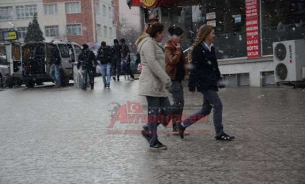 Çorlu'da Lapa Lapa Kar Yağışı