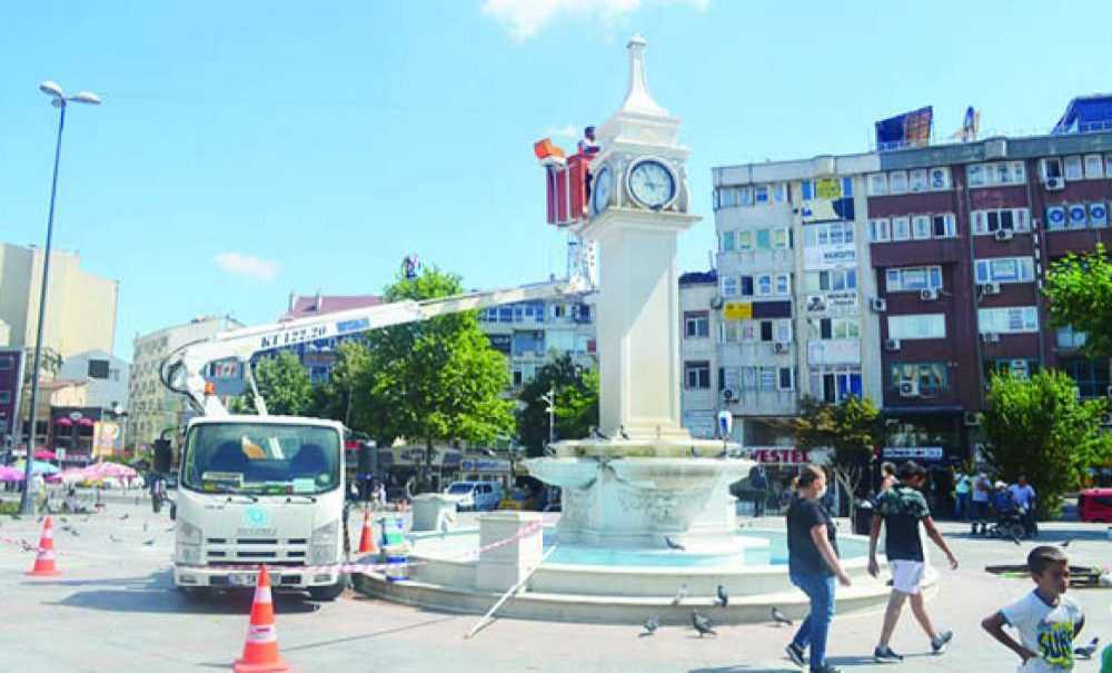Havuzlu Saat Kulesi'ne Ekipler Bakım Yaptı