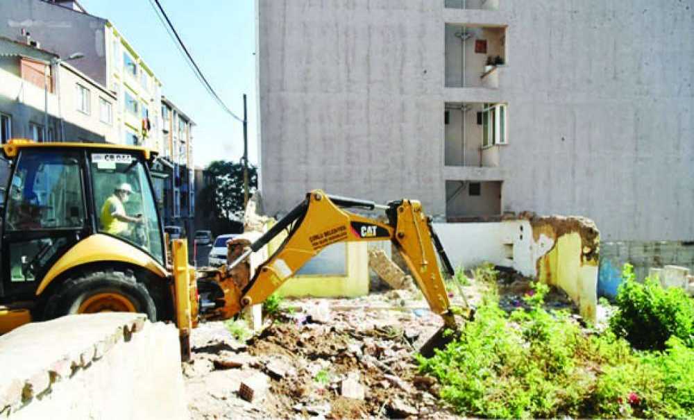 Metruk Binaların Yıkımına Devam Ediliyor