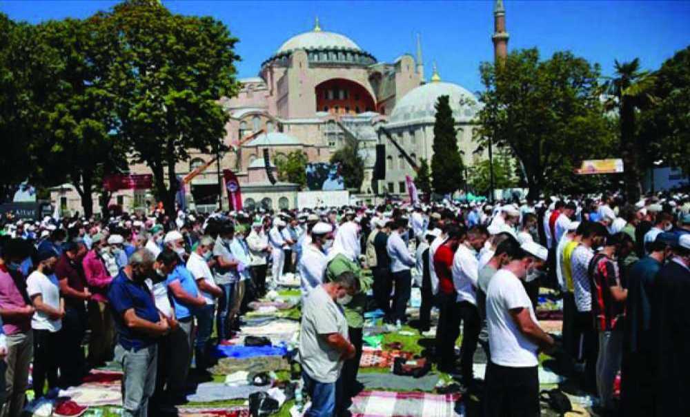 86 Yıl Sonra Ayasofya'da İlk Cuma Namazı Kılındı