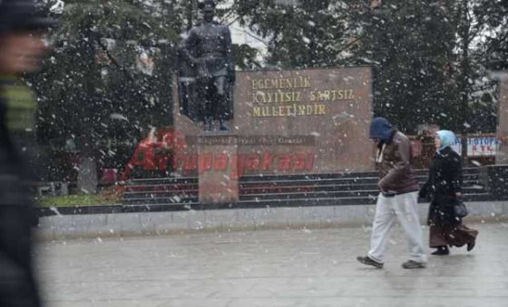 Çorlu'da Lapa Lapa Kar Yağışı