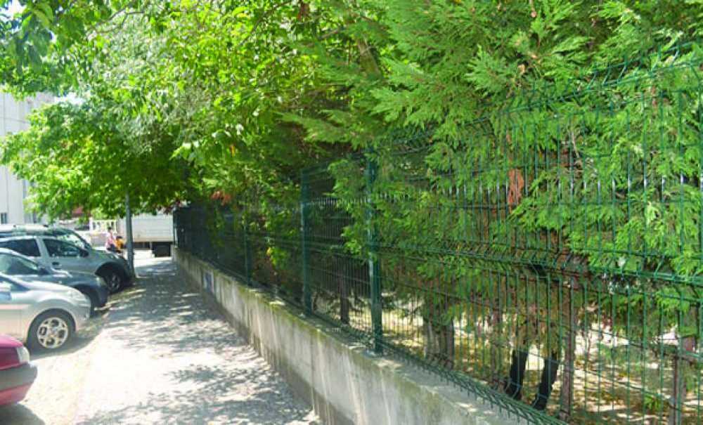 Parkın Çitleri Tekrar Yapıldı