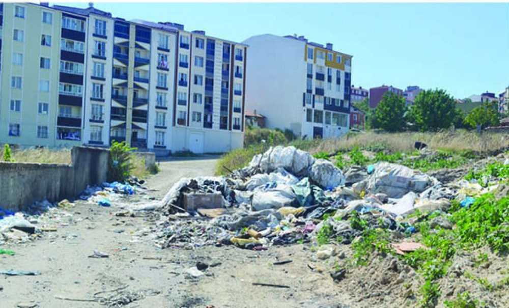 Çorlu'nun Ortasında Çöp Dağları Oluştu