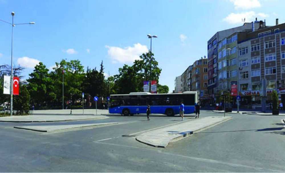 Şehir Merkezleri Boş Kalırken, Sahiller Doldu Taştı