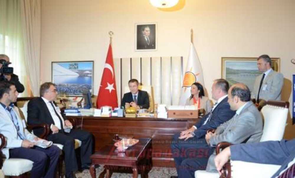 Çorlu Gazeteciler Derneği Üyeleri Ak Parti Grup Başkanvekili Nurettin Canikli Ile Görüştüler