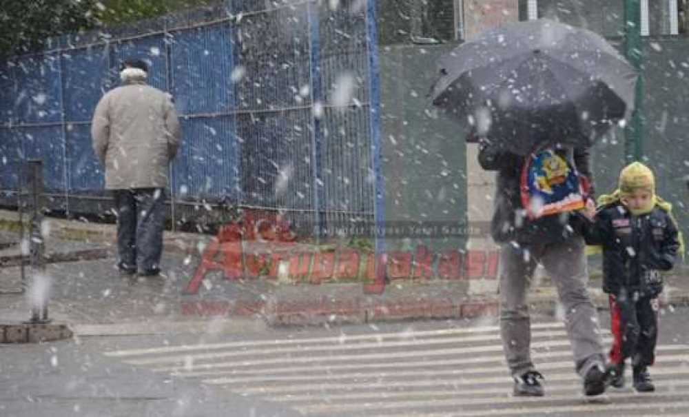 Çorlu'da Lapa Lapa Kar Yağışı