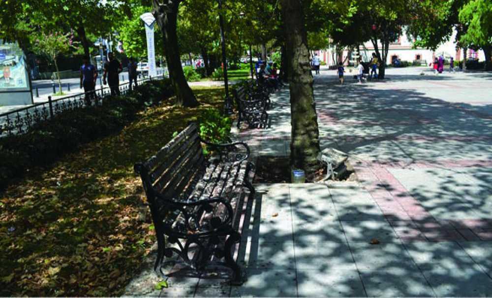 Fıskiye Var Çalışmıyor, Bank Var Oturulmuyor!