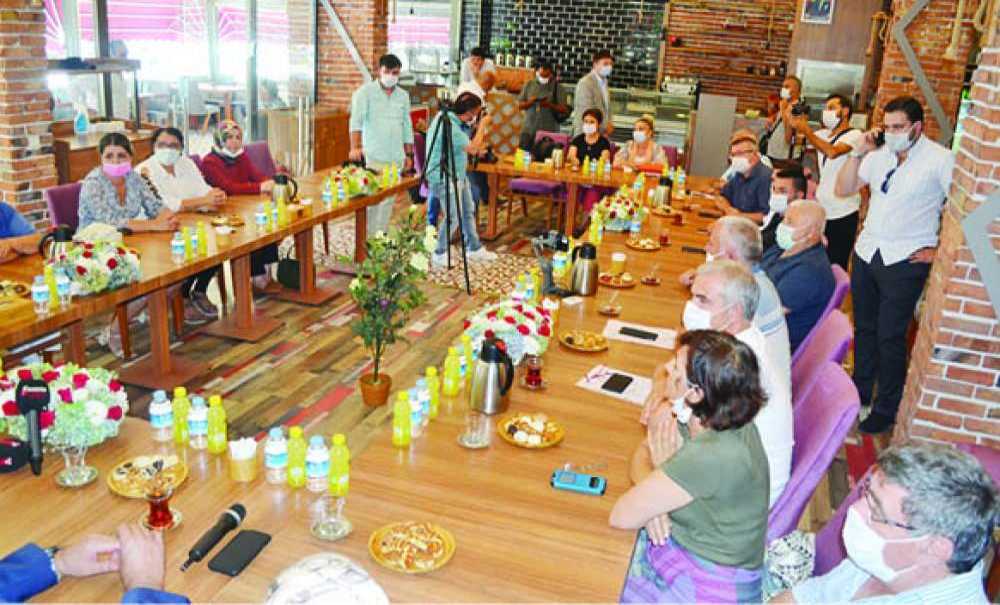 Ak Parti Çorlu'da Muhtarlarla Buluştu