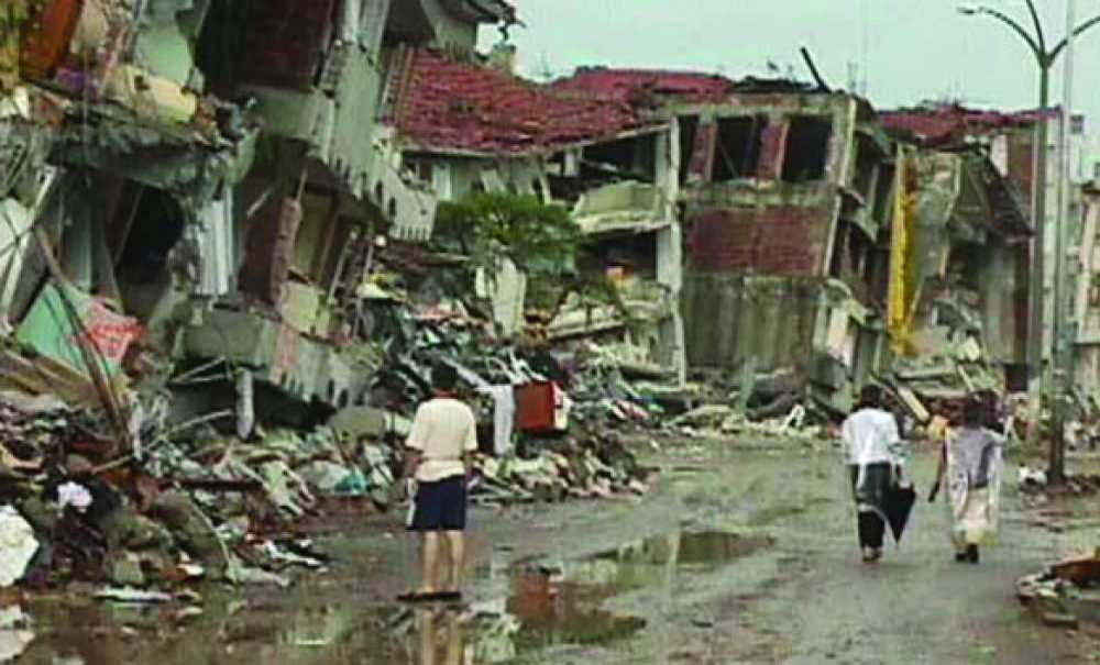 Gölcük Depreminin Üzerinden Tam 21 Yıl Geçti