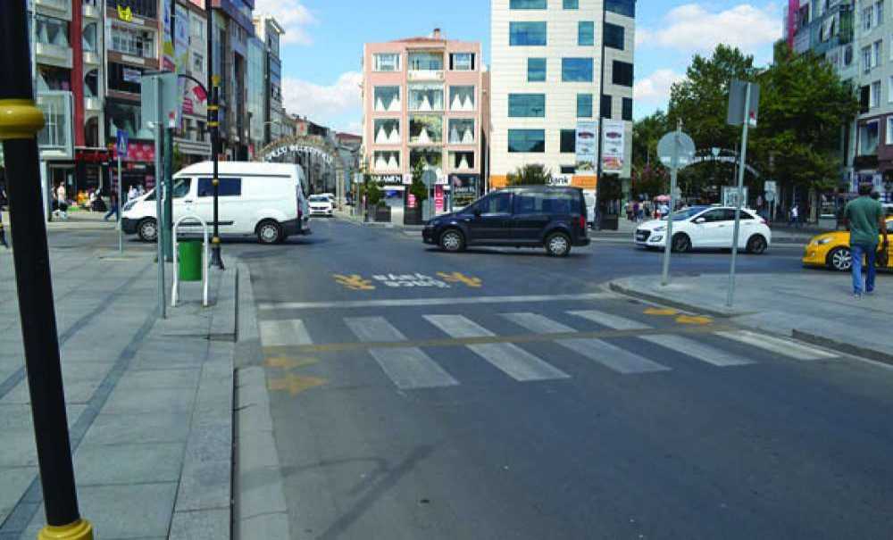 Kumyol Caddesi'ne Var, Omurtak Caddesi'ne Yok