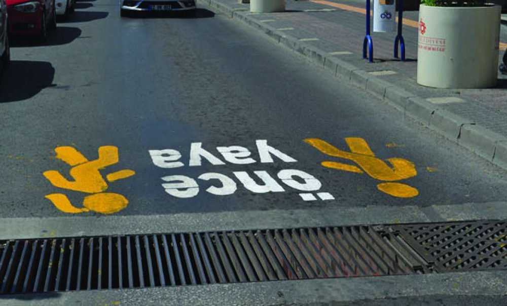 Kumyol Caddesi'ne Var, Omurtak Caddesi'ne Yok