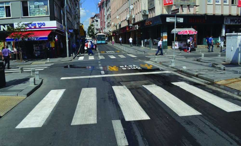 Kumyol Caddesi'ne Var, Omurtak Caddesi'ne Yok
