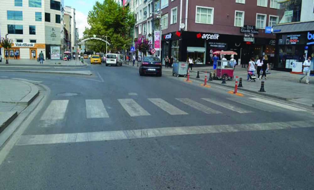 Kumyol Caddesi'ne Var, Omurtak Caddesi'ne Yok
