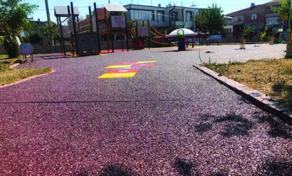 Masal Parkın Zemini Yenilendi