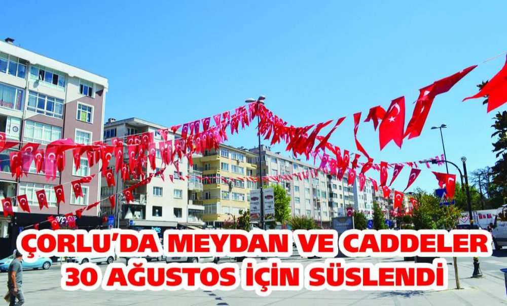 Çorlu'da Meydan Ve Caddeler 30 Ağustos İçin Süslendi
