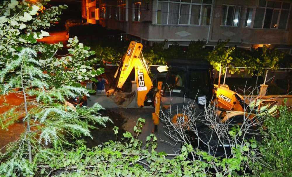 Teski Ekipleri Geç Saatlere Kadar Çalıştı