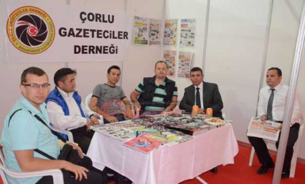 Çorlu Gazeteciler Derneği Standına Büyük İlgi