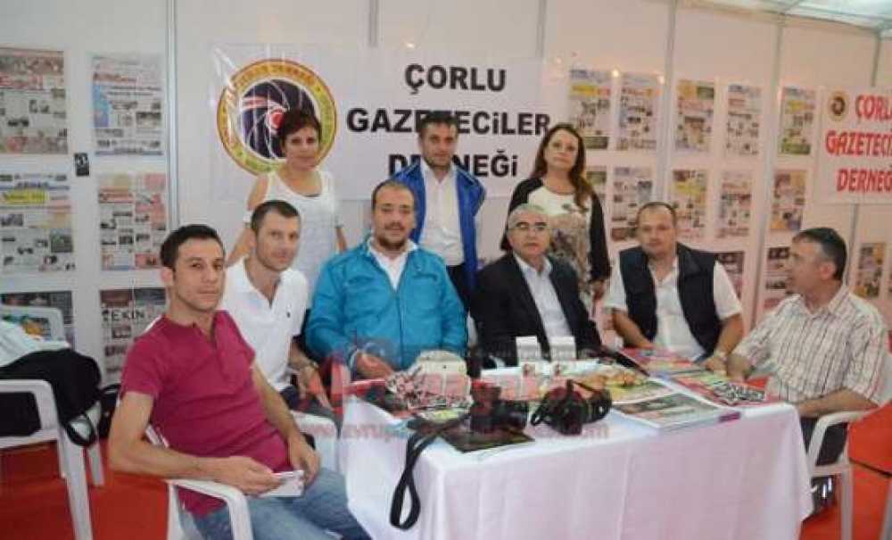 Çorlu Gazeteciler Derneği Standına Büyük İlgi