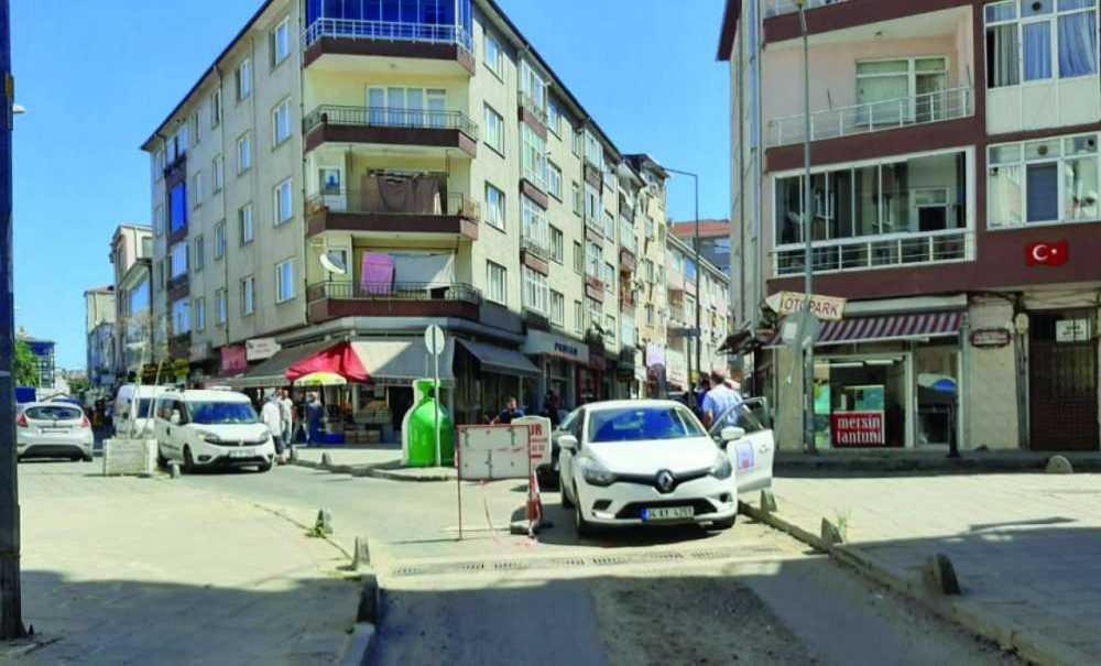 Çalışmalar Devam Ederken, Trafikte Aksamalar Meydana Geliyor