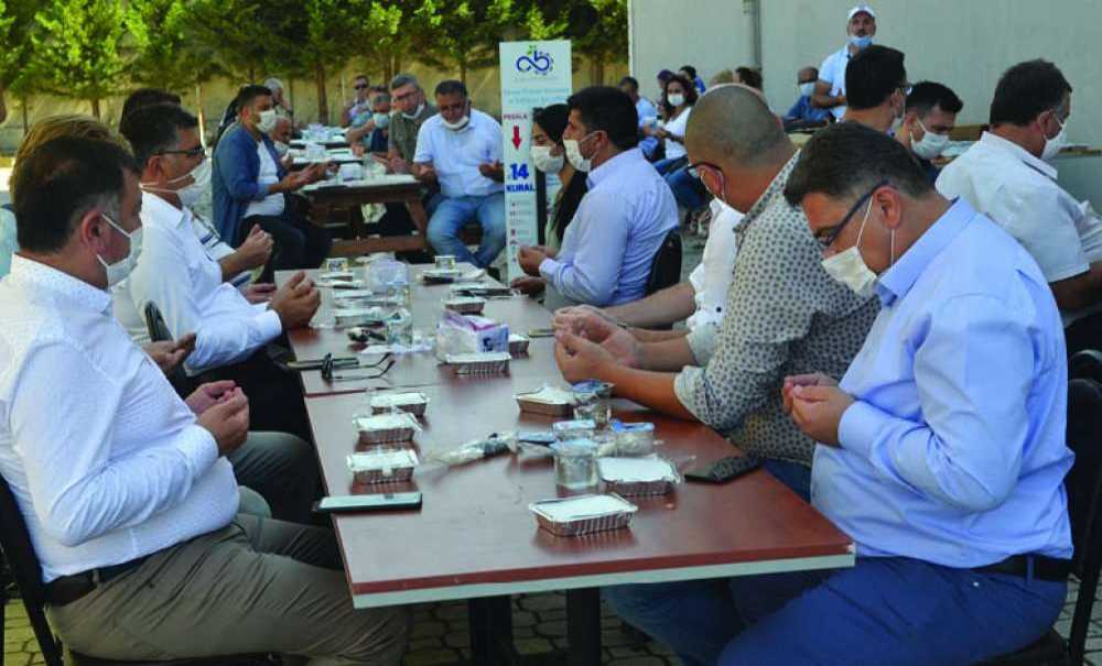 Cem Evi'nde Aşure Dağıtıldı