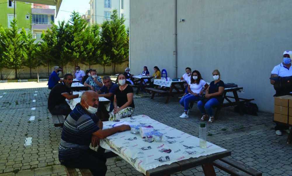 Cem Evi'nde Aşure Dağıtıldı