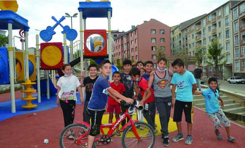 Belediye Yapıyor, Birileri Kırıyor