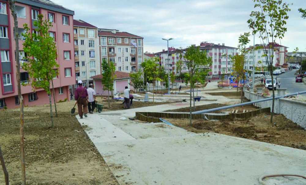 Belediye Yapıyor, Birileri Kırıyor