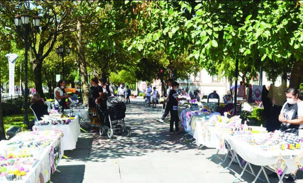 Kadınlar Ev Ekonomisine Katkı Sağlamaya Devam Ediyor