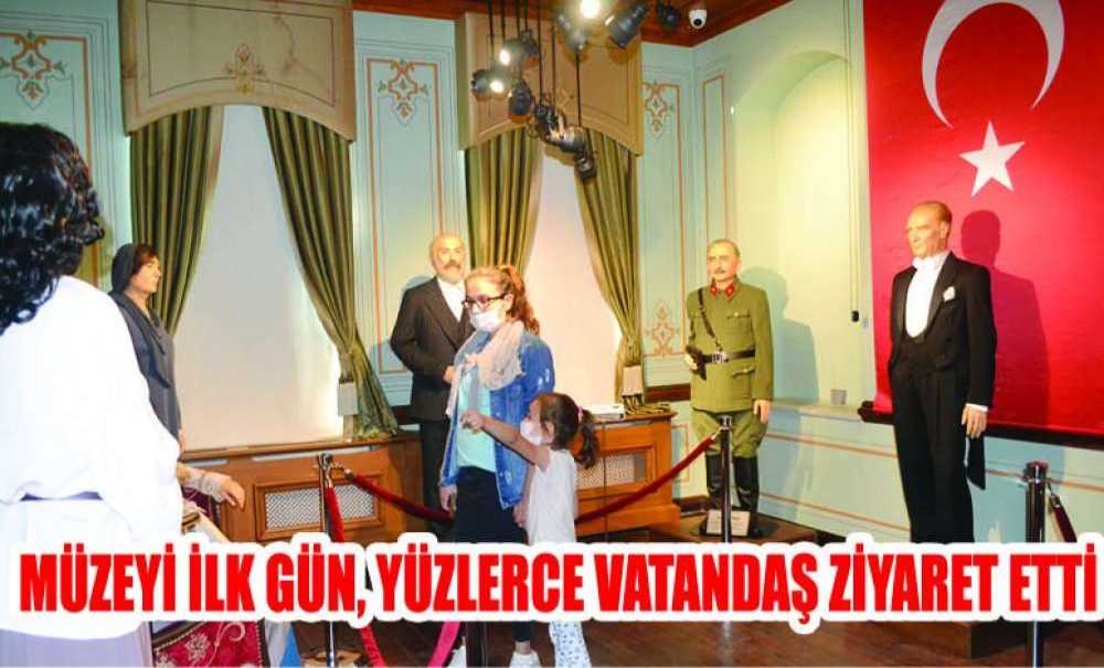 Müzeyi İlk Gün, Yüzlerce Vatandaş Ziyaret Etti