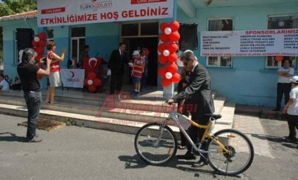 Kendi Küçük Yüreği Kocaman